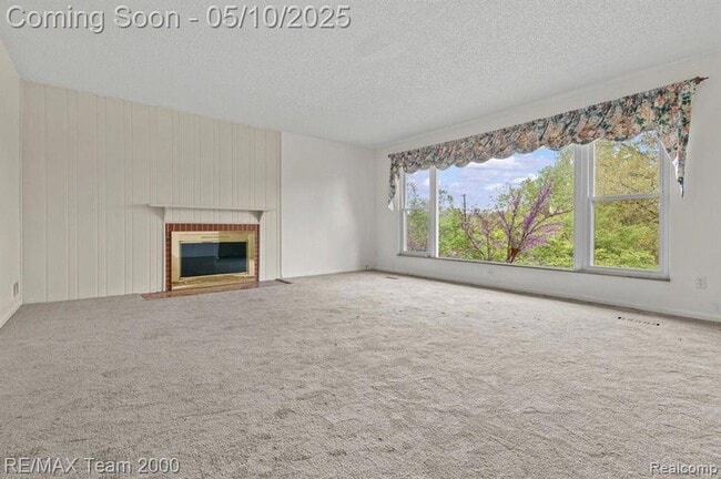 Building Photo - 25152 Fairway Dr