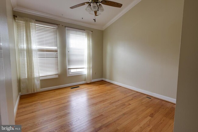 Building Photo - 43440 Postrail Square