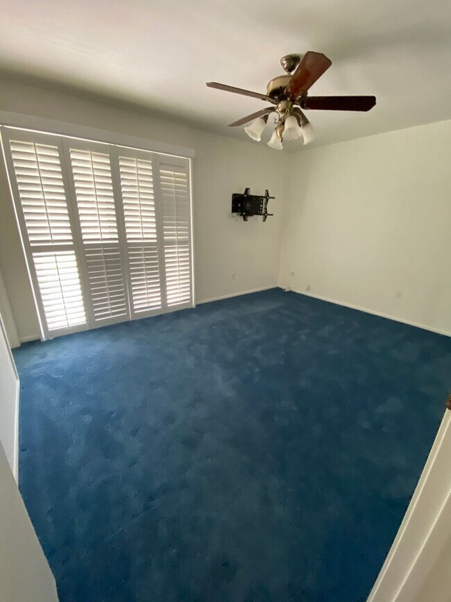Building Photo - 6954 Viking Ct