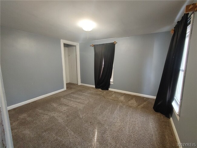 Building Photo - 770 Lake Rd