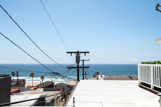 Building Photo - 215 Moonstone St