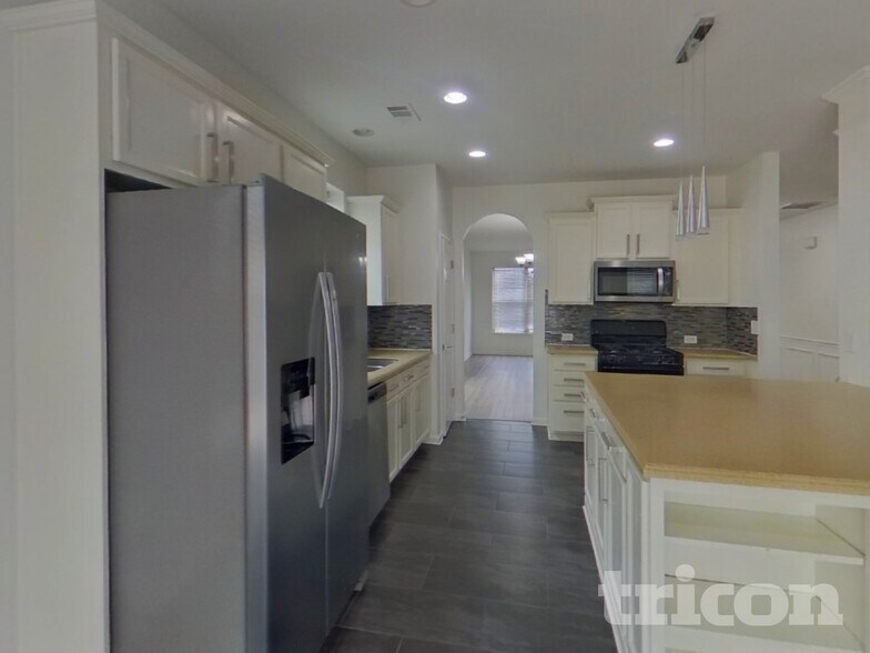 Building Photo - 5732 Barrington Run