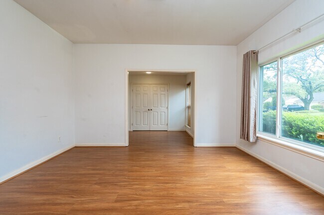 Building Photo - 8819 Hazen St