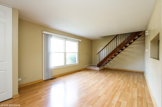 Building Photo - 256 Sunset Ct