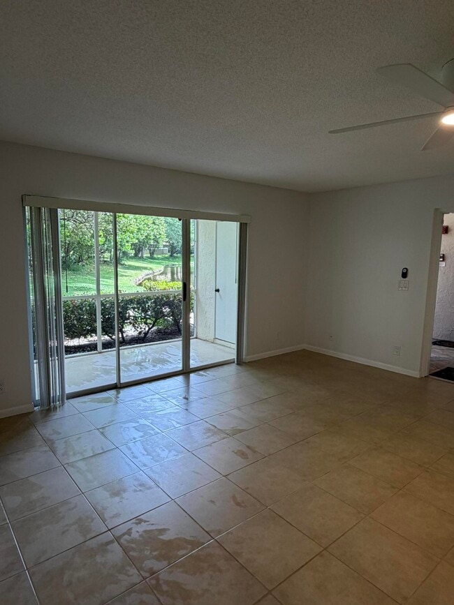 Building Photo - 13811 Oneida Dr