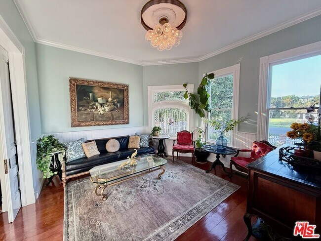 Building Photo - 370 Main St