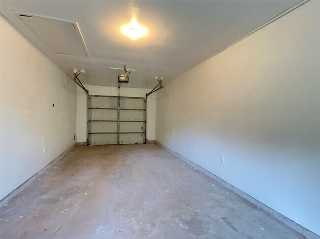 Building Photo - 409 La Bradford Dr