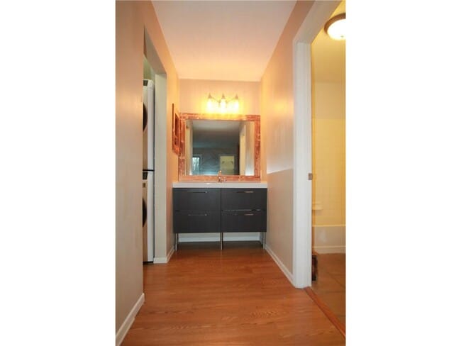 Building Photo - 2160 Ridge Dr