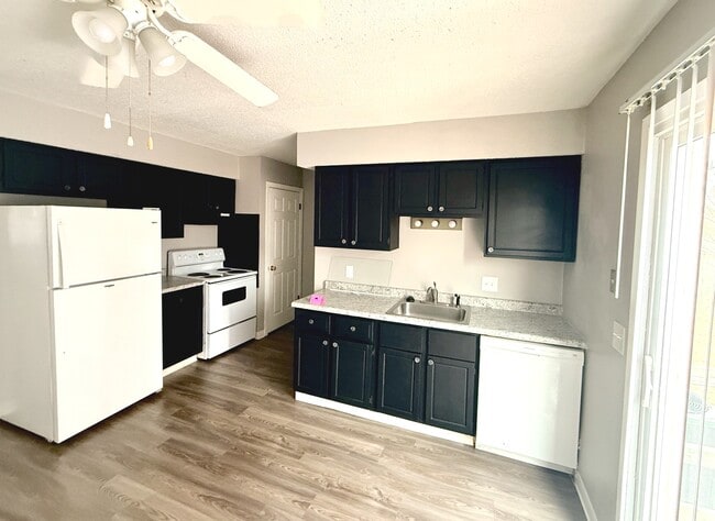 Building Photo - 5438 N Division St