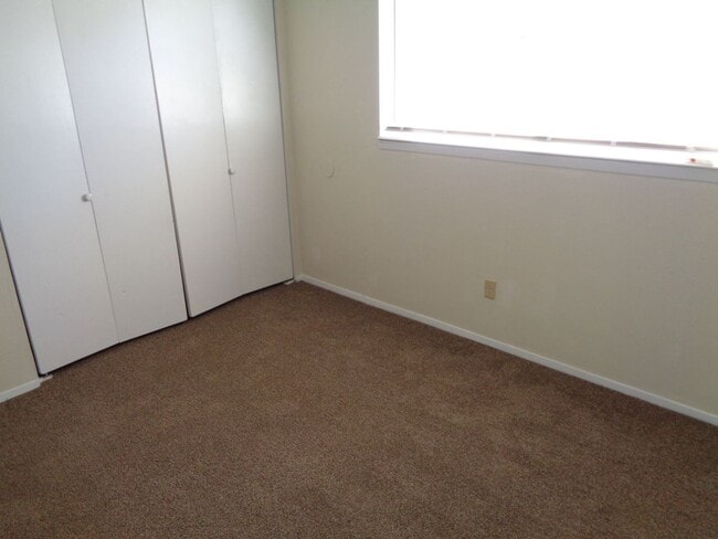 Building Photo - Adorable Single Level Eastside Duplex With...
