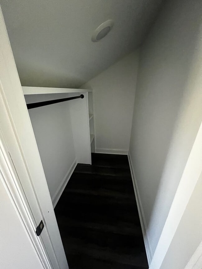 Building Photo - 1218 House St