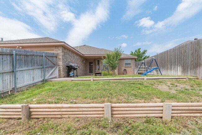 Building Photo - 3/2 in Tradewinds