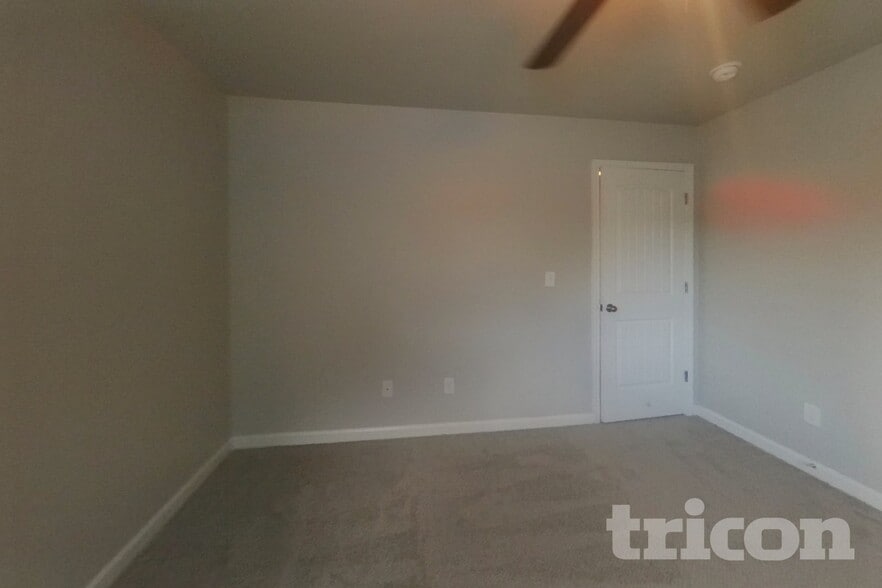 Building Photo - 142 Daisy Cir