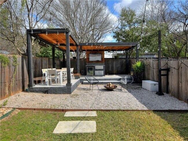 Building Photo - 1409 Sanchez St