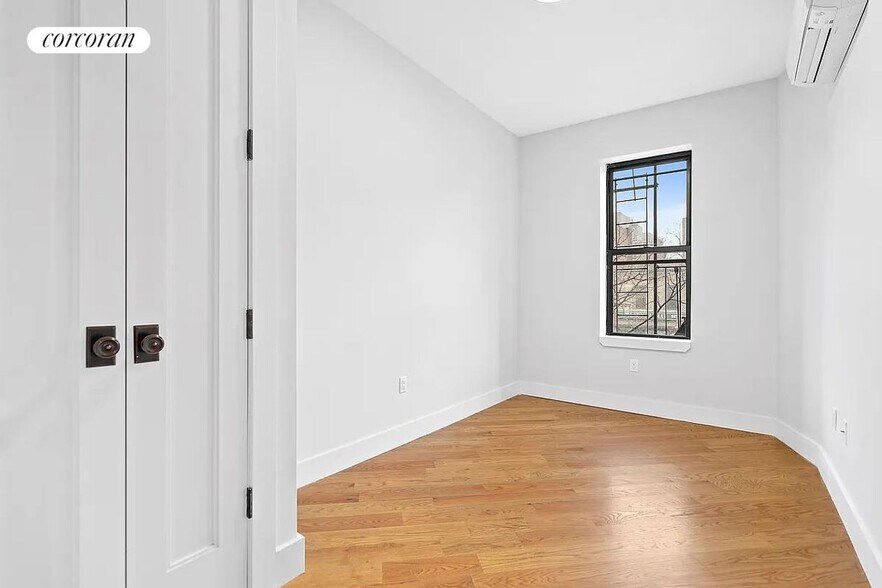 Building Photo - 677 Vanderbilt Ave