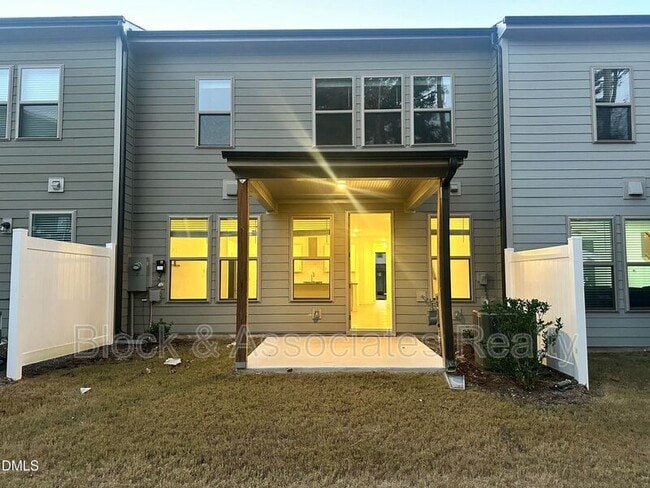 Building Photo - 2093 Maggie Vly Dr