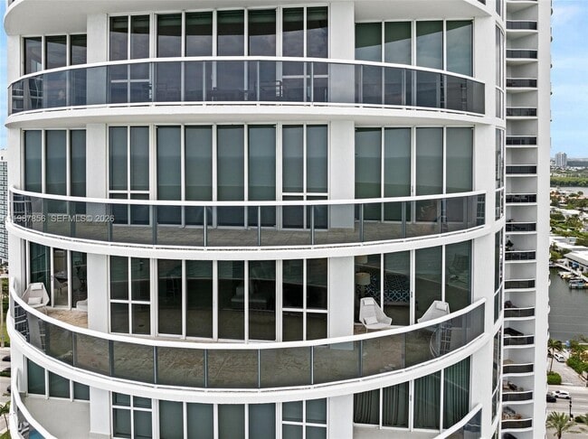 Building Photo - 15901 Collins Ave