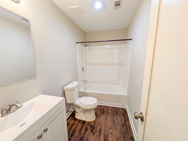 Building Photo - 460 Belvedere Dr