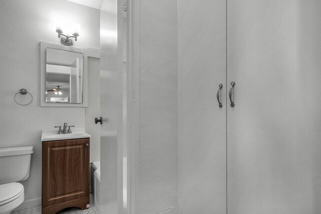 Building Photo - Excellent WeHo location!