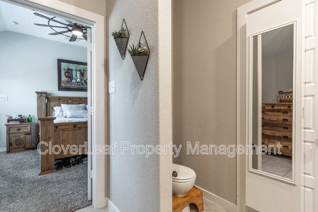 Building Photo - 804 Shrike Ln