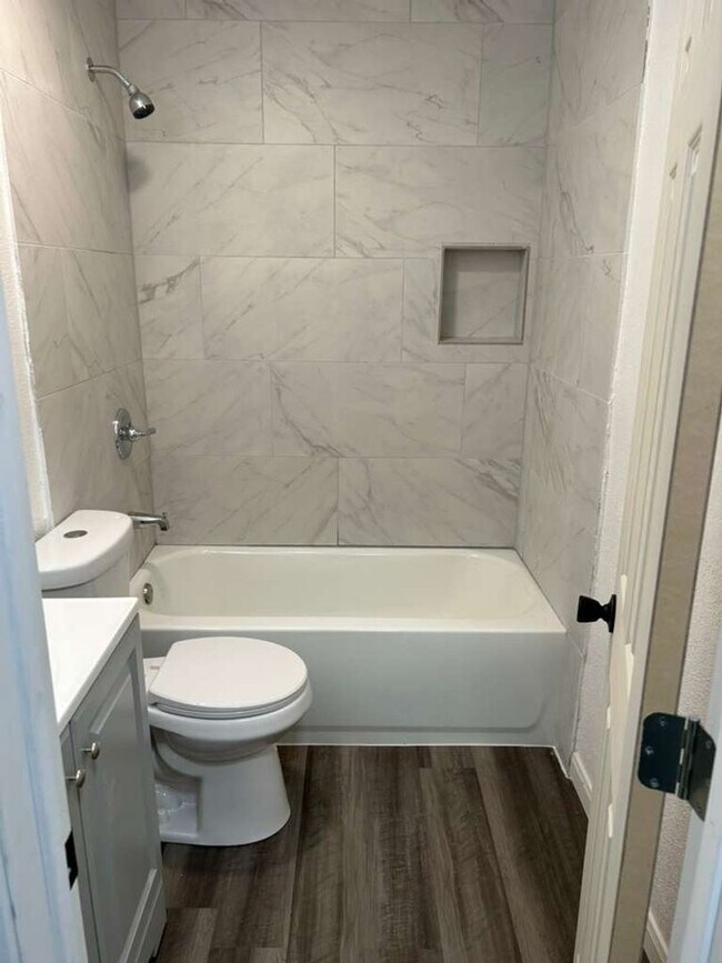 Building Photo - Newly renovated Home Available for Lease