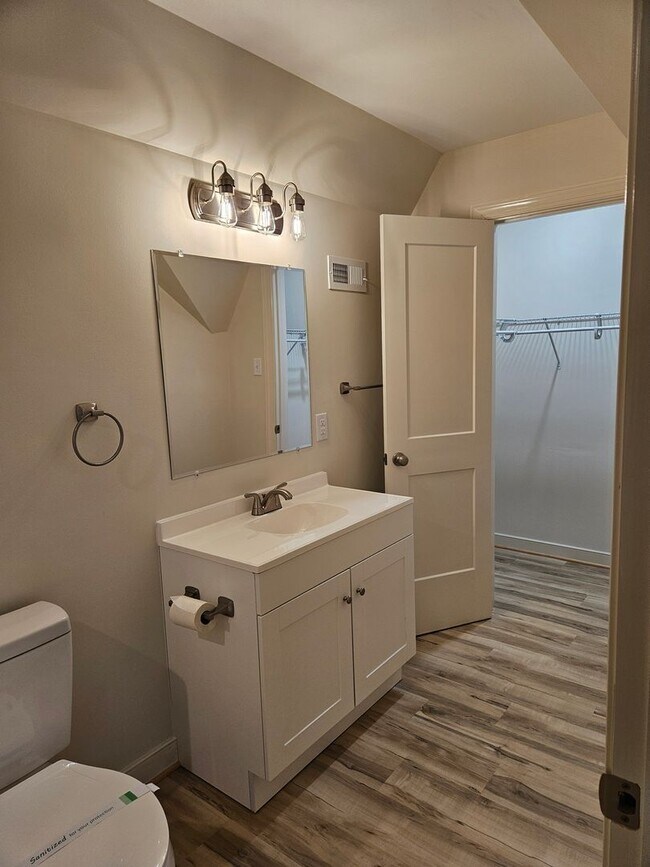 Building Photo - Like Brand New 3 Bedroom 2 Bath Home in Sandston!