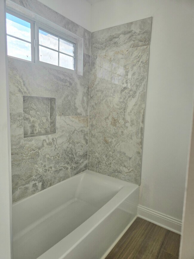 Building Photo - 20315 Lakeland Falls Dr