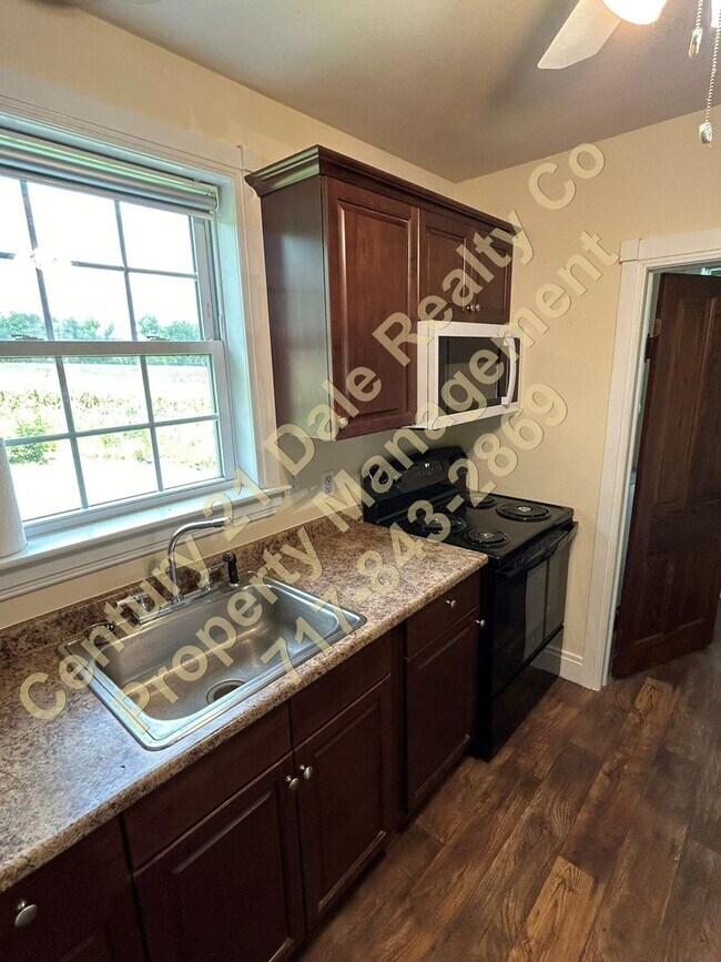 Building Photo - Beautiful 2 Bedroom Home in South Eastern ...