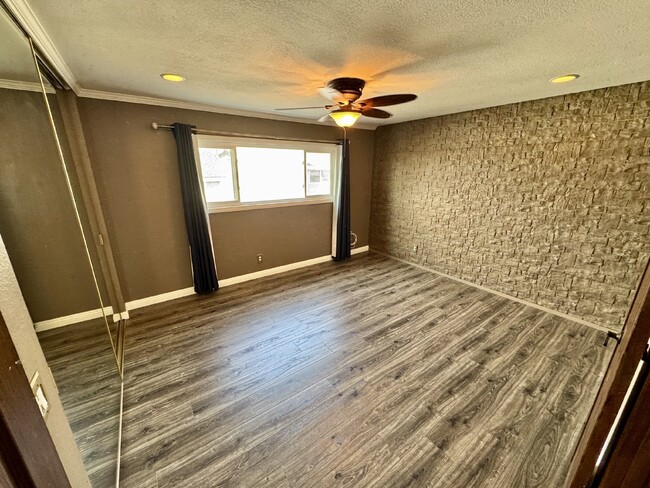 Building Photo - 2-Bedroom Condo in a Central Anaheim Location