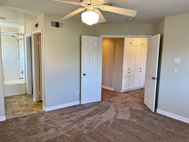 Building Photo - Updated 3 Bed/2.5 Bath Townhome in Gate Community in Anaheim