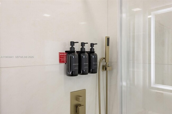 Building Photo - 1117 Adams St