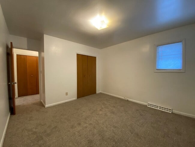 Building Photo - Comping Soon - Well maintained ranch apartment