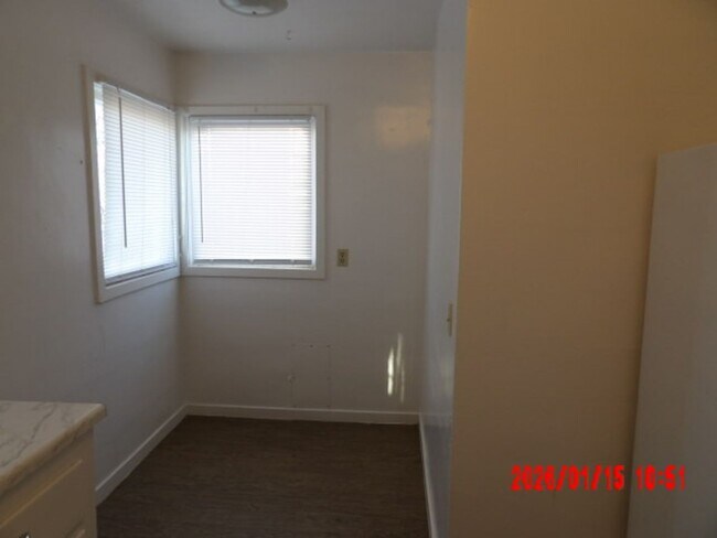 Building Photo - 2-bedroom Duplex with Brand New Mini Split!