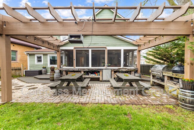 Building Photo - 625 Luttrell St