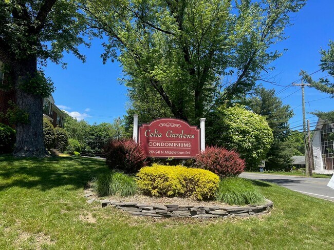 Primary Photo - 225 N Middletown Rd