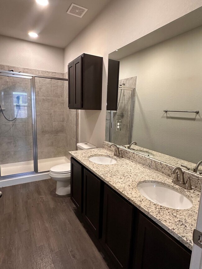 Building Photo - 604-606 Grayson Ln