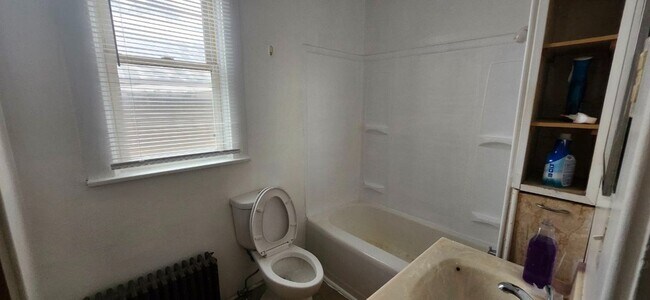 Building Photo - 3BR | 1BA | First-Floor Unit with Garage & Fenced Yard – Michigan City