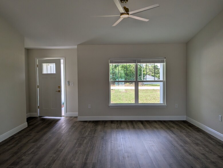 Building Photo - 7217 Hemlock Loop