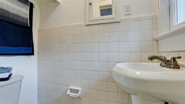 Building Photo - 1815 2nd Ave E