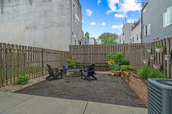 Building Photo - 1222 S 17th St