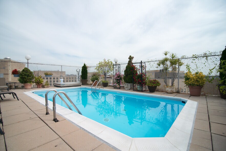 Building Photo - 1325 18th St NW