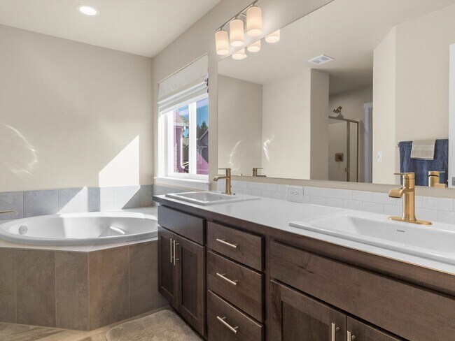 Building Photo - Modern Comfort & Style with A/C in Tumwate...