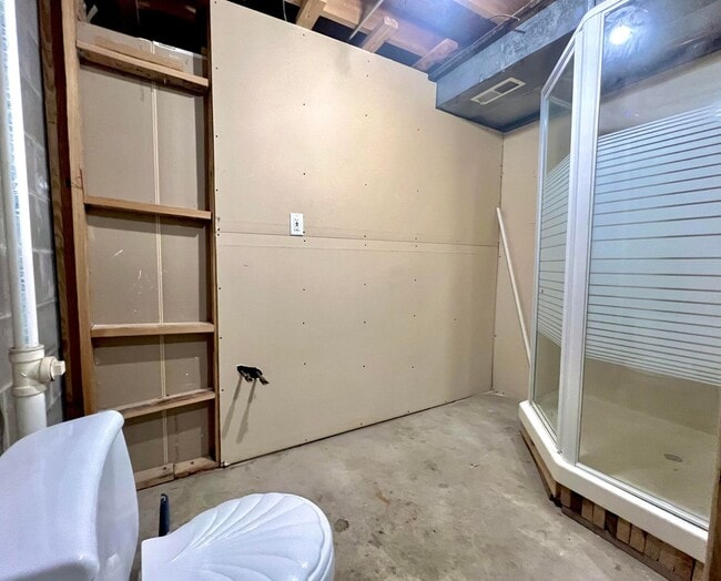 Building Photo - Beautiful 4 bed, 2 bath house at $1,795