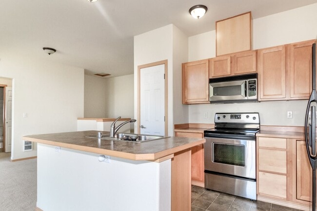 Building Photo - 2-Bedroom DuPont Condo with New Interior Paint and Carpet