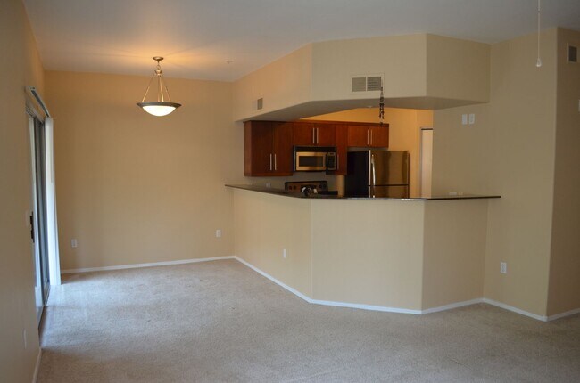 Building Photo - MOVE IN Special!!  Biltmore 2 bedroom!