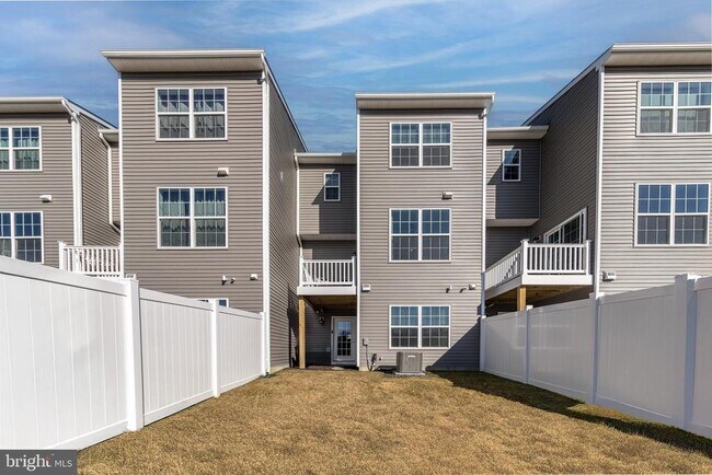 Building Photo - 41 Barnes Wy