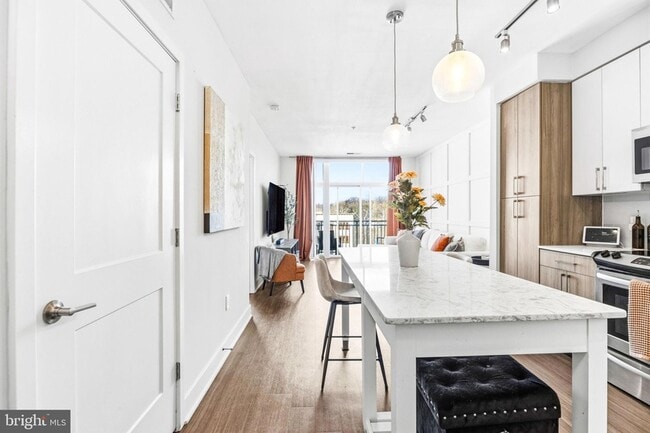 Building Photo - 145 Riverhaven Dr