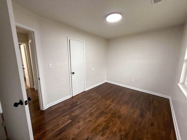 Building Photo - Freshly Updated Home on a Quiet Street with Large Yard!