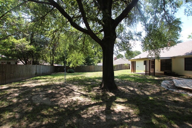 Building Photo - 3109 McDonald Rd