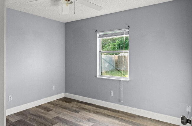 Building Photo - 2230 SE Dill Ln